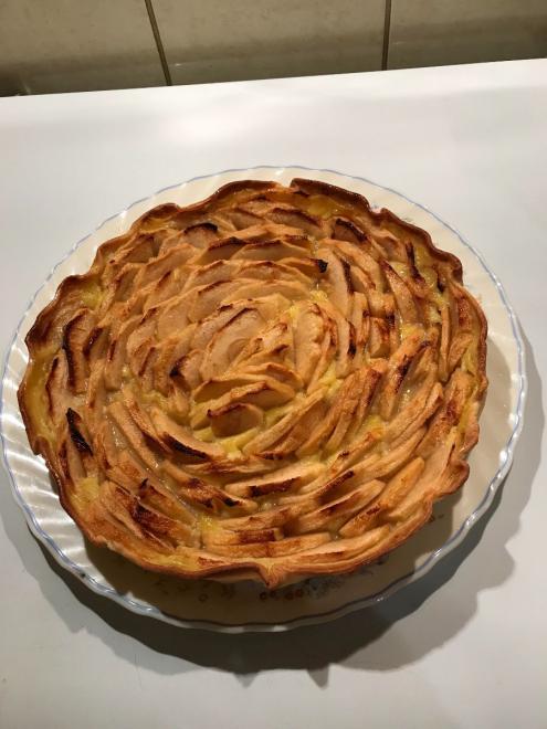 20230602180553tarteauxpommessurlitdecremepatissierealavanille29.05.23.jpg